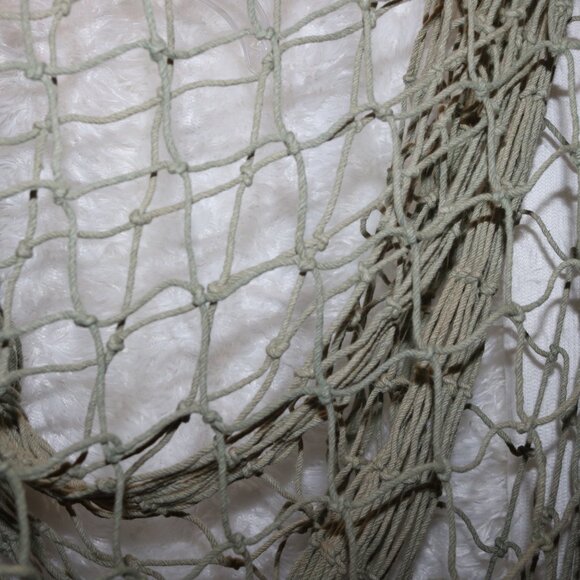 Great nautical decor fishnet big enough for a wall and to display shells - Picture 2 of 3